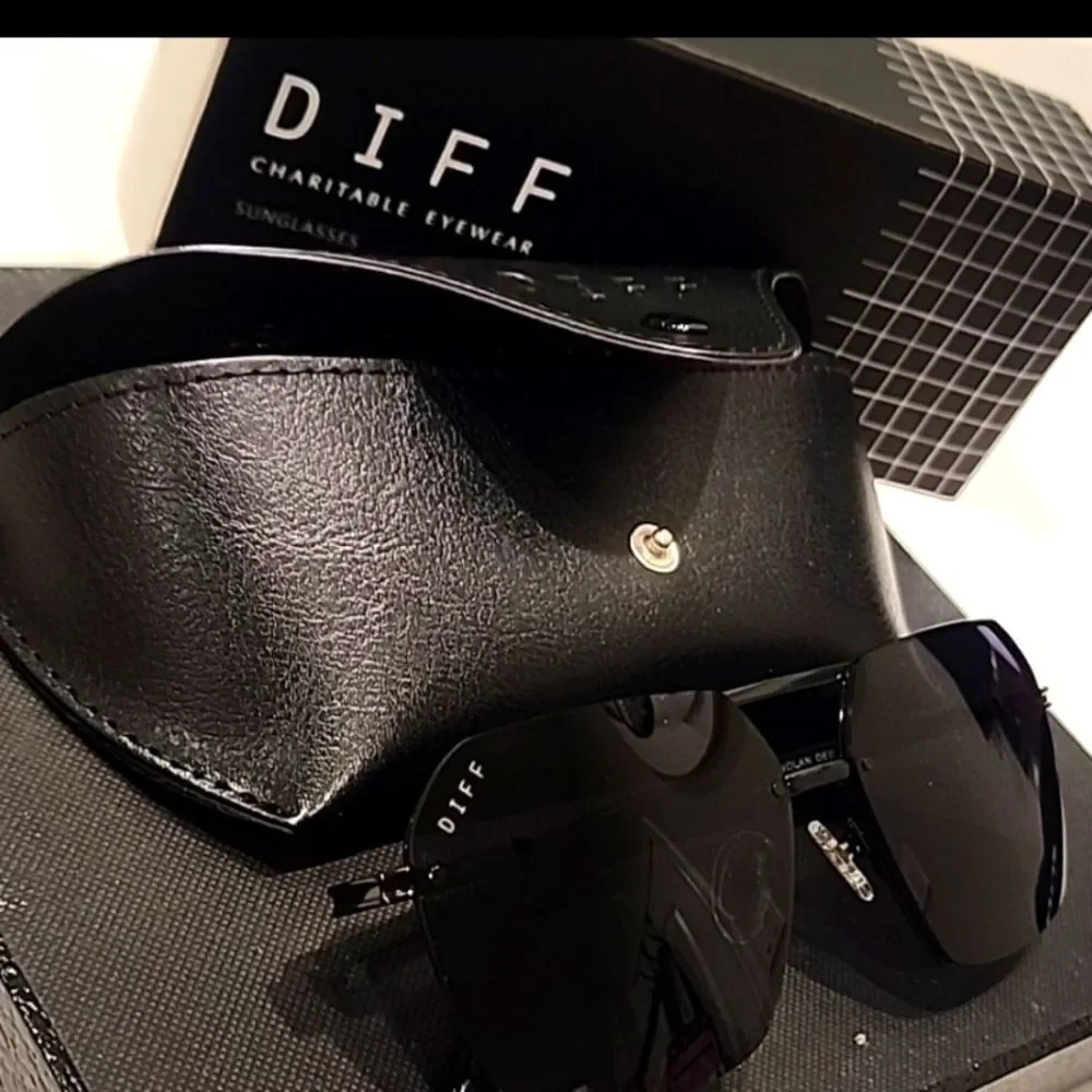 DIFF Eyewear Nolan Sunglasses-‎ Black/Grey